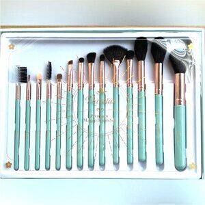 Daxstar 14 Piece Makeup Brush Set - New in Sealed Box